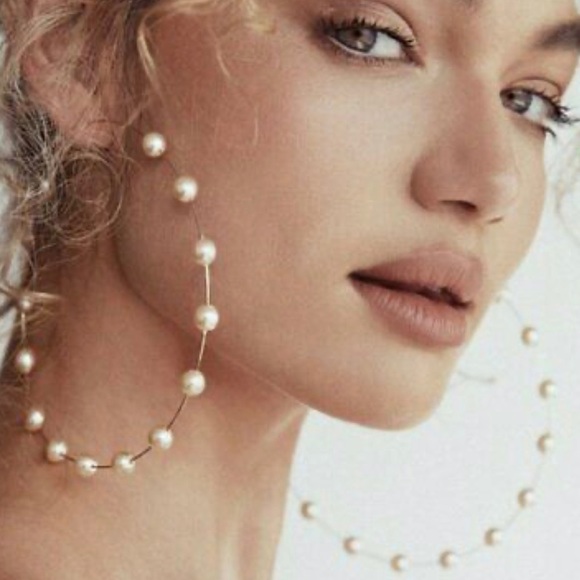 Jewelry - Pearl hoop earrings
